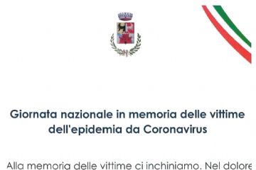 Locandina commemorativa che riporta le parole del presidente Mattarella in memoria di tutte le vittime dell'epidemia da Coronavirus correlata dal nastro nero che simboleggia il lutto nazionale. 